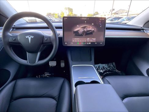 Used 2024 Tesla Model Y Performance AWD/4WD image 17