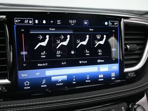 Used 2023 Chrysler Pacifica Limited w/ S Appearance Package FWD image 35