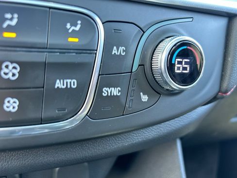 Used 2023 Chevrolet Traverse RS AWD/4WD image 34