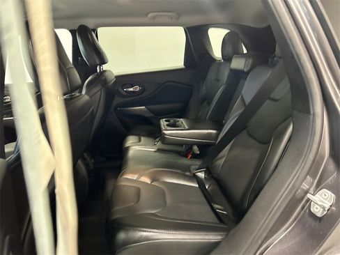 Used 2021 Jeep Cherokee Latitude Lux w/ Comfort/Convenience Group image 31