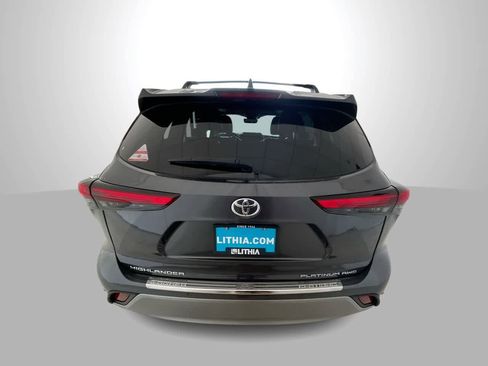 Used 2021 Toyota Highlander Platinum AWD/4WD image 7