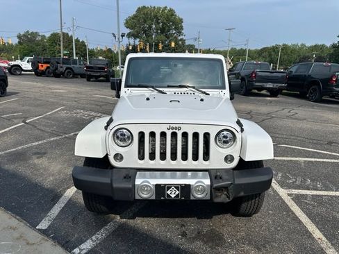 Used 2015 Jeep Wrangler Unlimited Sahara w/ Connectivity Group AWD/4WD image 2