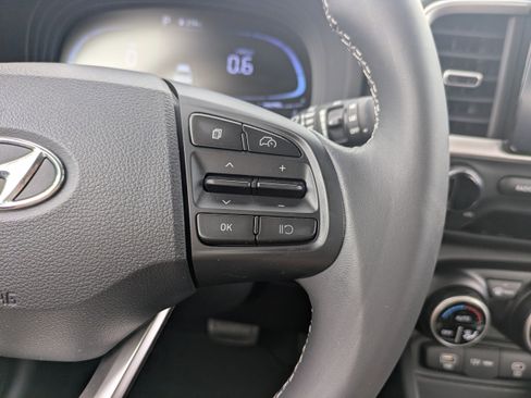 Used 2024 Hyundai Venue SEL FWD image 25
