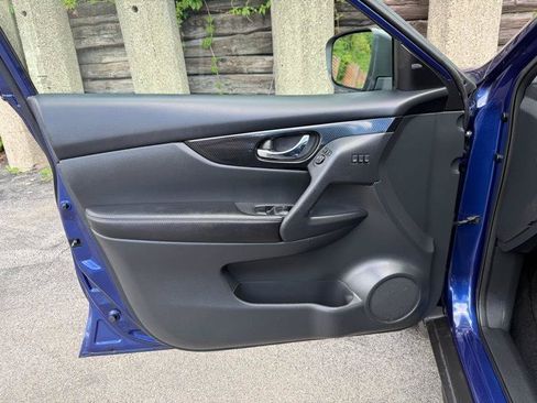 Used 2019 Nissan Rogue SL w/ Premium Package AWD/4WD image 18