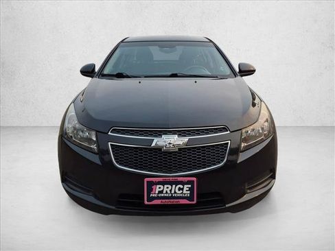 Used 2014 Chevrolet Cruze LT FWD image 2