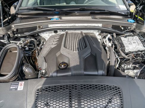 Certified 2026 Porsche Macan AWD/4WD image 29