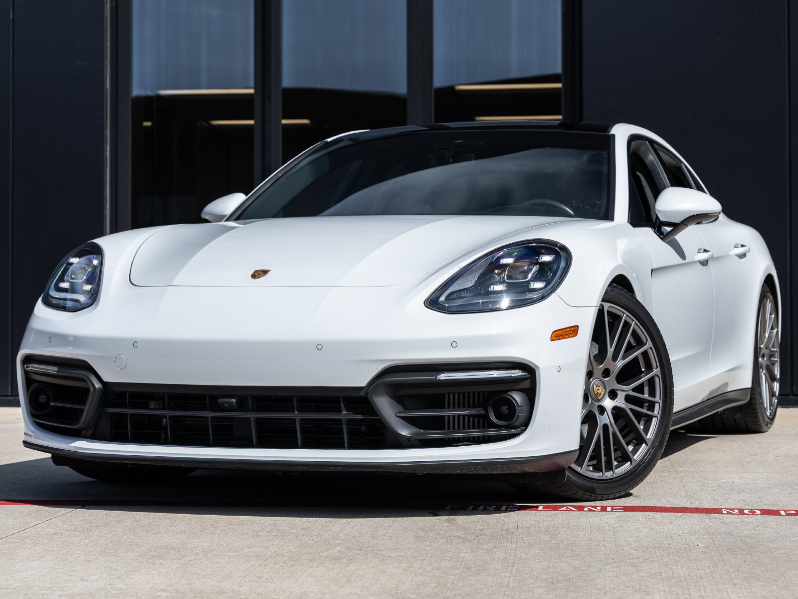 Certified 2023 Porsche Panamera 4 Platinum Edition AWD/4WD image 1
