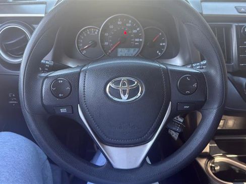 Used 2016 Toyota RAV4 LE FWD image 28