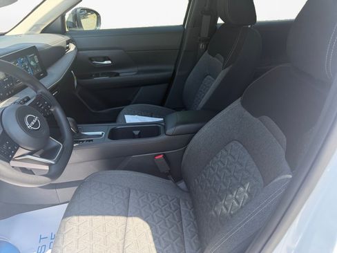 Certified 2026 Nissan Kicks SV w/ SV Premium Package AWD/4WD image 9
