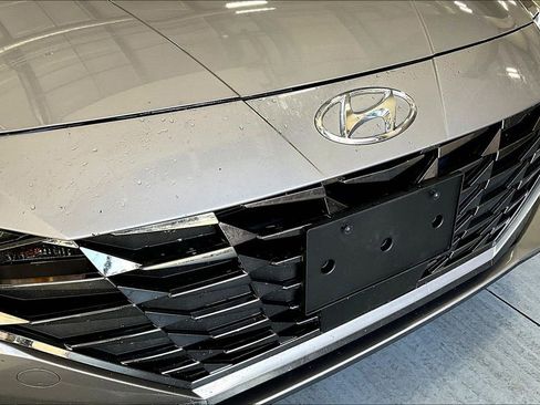 Certified 2022 Hyundai Elantra Limited image 36