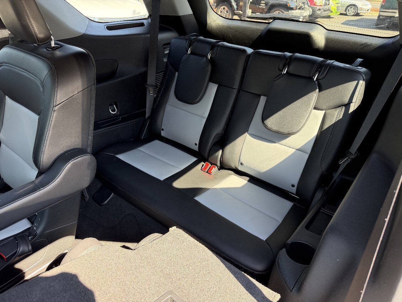Used 2023 Ford Explorer XLT RWD image 15