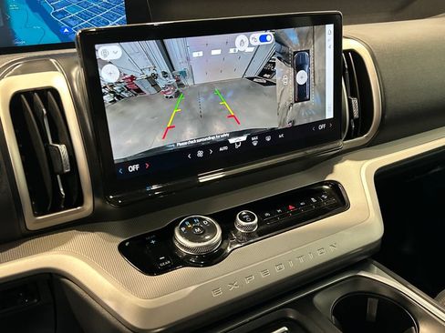 Used 2025 Ford Expedition Active AWD/4WD image 20