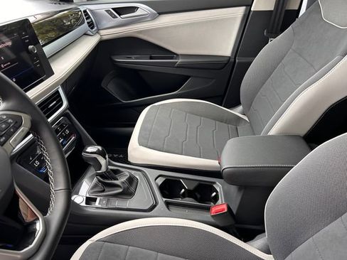 New 2026 Volkswagen Taos SE image 9