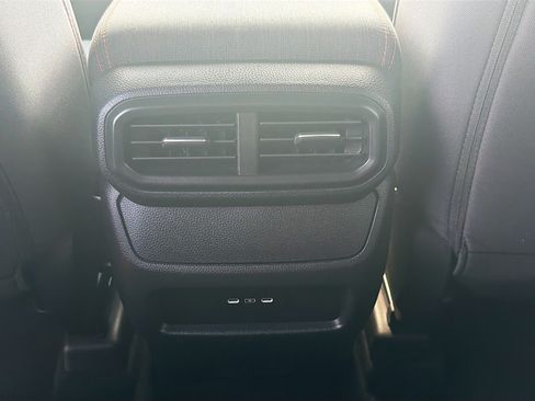 Used 2025 Honda Pilot Sport image 27
