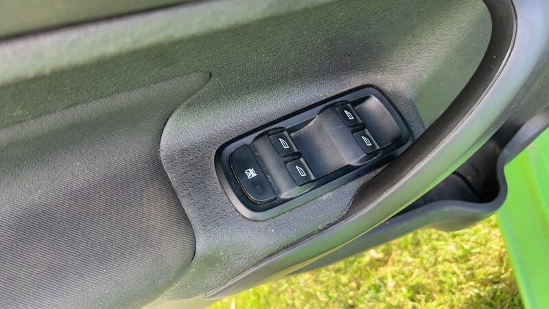 Used 2014 Ford Fiesta SE FWD image 17