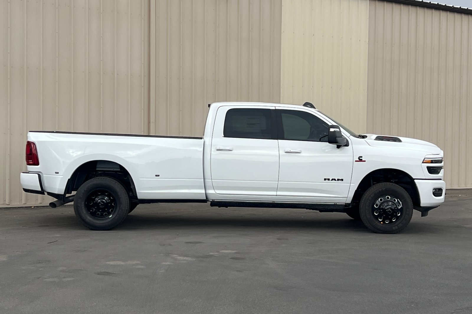 New 2026 RAM 3500 Laramie AWD/4WD image 10