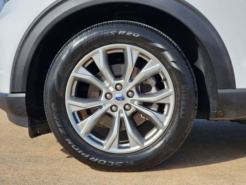 Used 2023 Ford Explorer Limited image 14