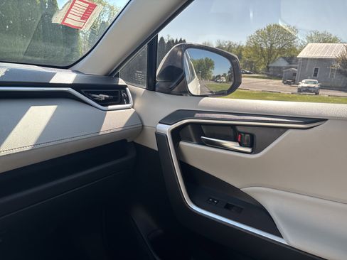 Used 2019 Toyota RAV4 XLE w/ All Weather Liner Package AWD/4WD image 23