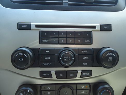 Used 2010 Ford Focus SE FWD image 15