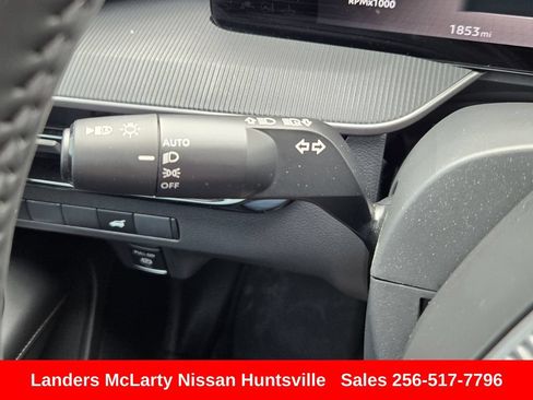 Used 2025 Nissan Murano SV AWD/4WD image 25