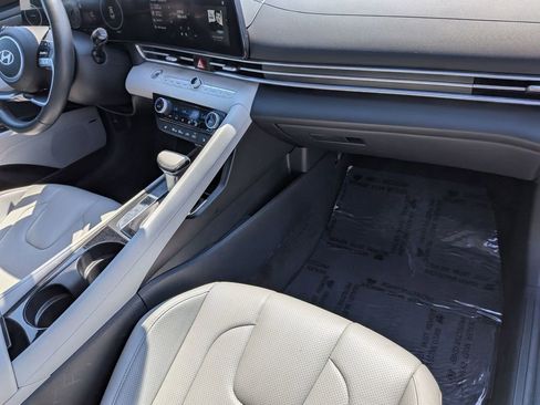 Used 2025 Hyundai Elantra Limited FWD image 33
