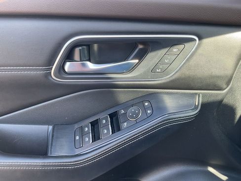 Used 2021 Nissan Rogue Platinum FWD image 12