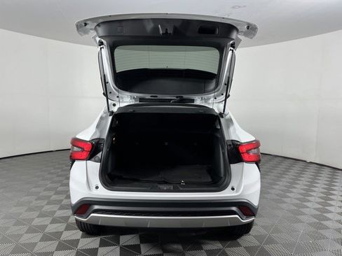 Used 2024 Chevrolet Trax LT w/ Driver Confidence Package FWD image 40