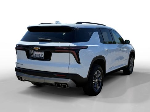 Used 2025 Chevrolet Traverse LT FWD image 5