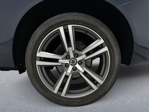 Used 2020 Volvo XC60 T5 Momentum w/ Protection Package image 12