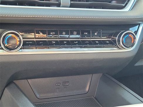 Certified 2025 Chevrolet Equinox LT w/ Convenience Package II image 24