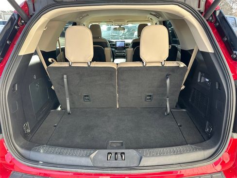 Used 2020 Ford Explorer XLT w/ Equipment Group 202A image 19