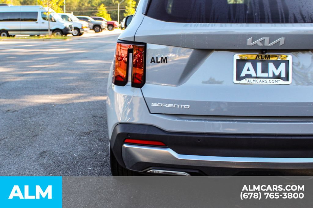 Used 2025 Kia Sorento S w/ Panoramic Sunroof Package FWD image 11