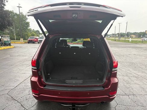 Used 2018 Jeep Grand Cherokee Altitude AWD/4WD image 9