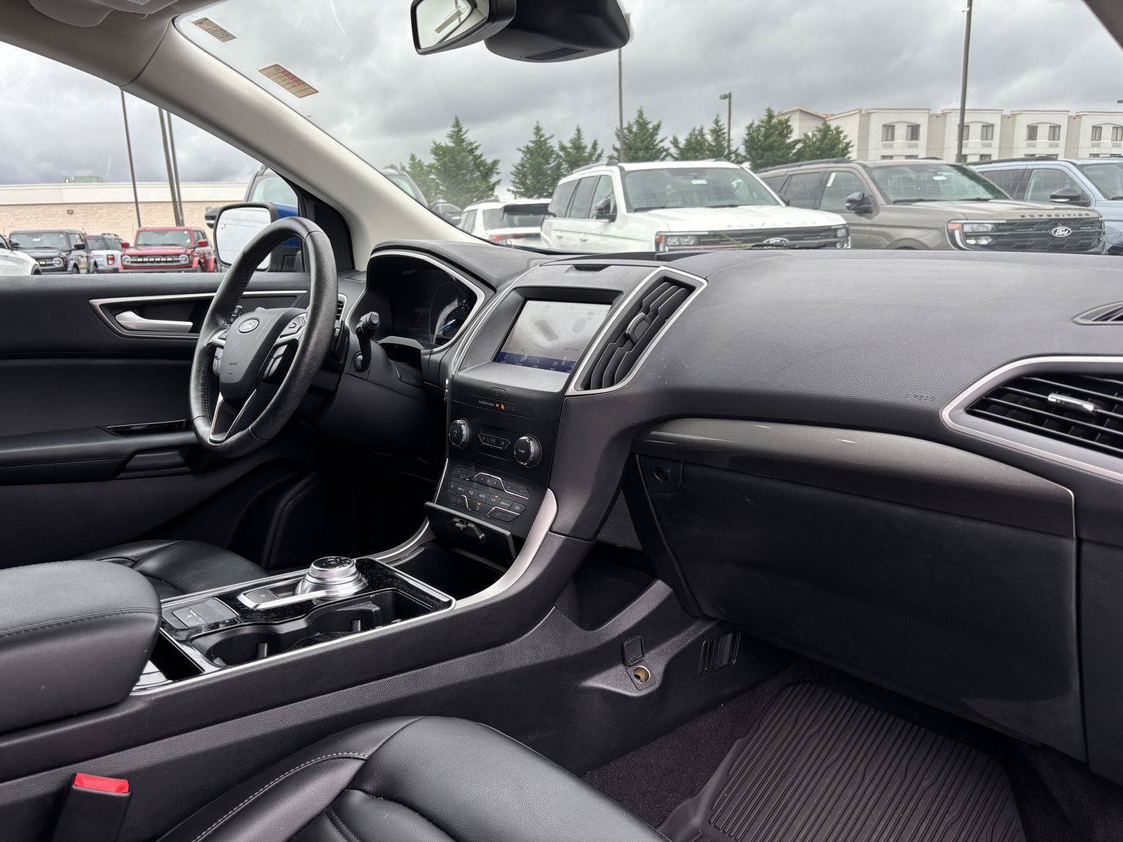 Used 2020 Ford Edge SEL w/ Cold Weather Package AWD/4WD image 16