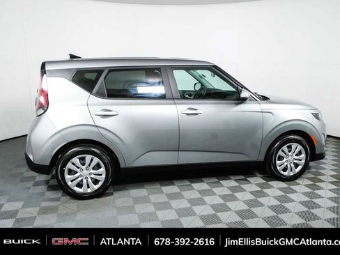 Used 2025 Kia Soul LX FWD image 2