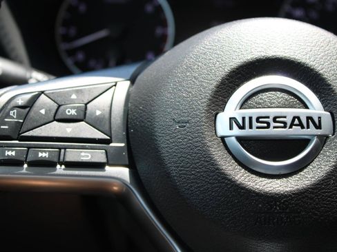 Used 2023 Nissan Sentra SR FWD image 19