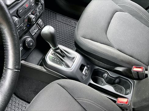 Certified 2023 Jeep Renegade Latitude w/ Premium Group image 16