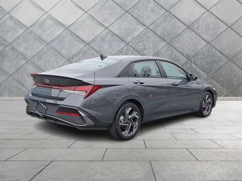 Certified 2025 Hyundai Elantra Sport image 7