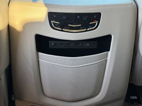 Used 2019 Cadillac Escalade Luxury RWD image 14