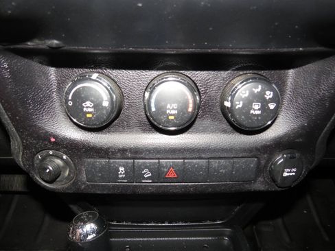 Used 2017 Jeep Wrangler Sport AWD/4WD image 12