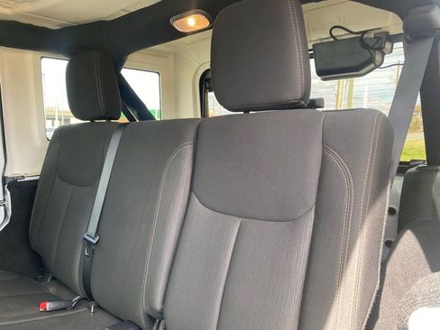 Used 2016 Jeep Wrangler Unlimited Sahara w/ Connectivity Group image 25