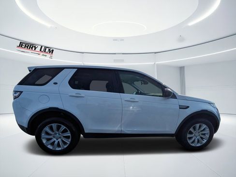 Used 2019 Land Rover Discovery Sport SE image 2