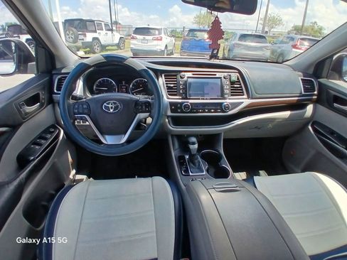 Used 2016 Toyota Highlander Limited FWD image 28