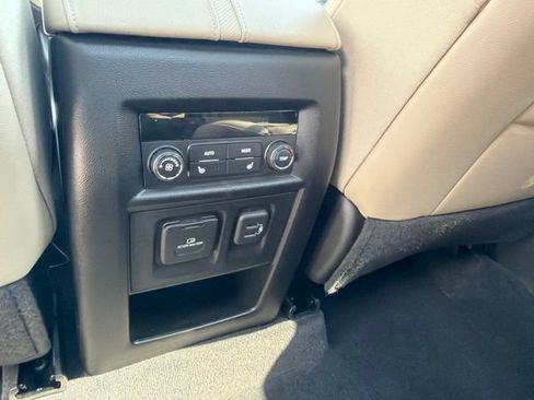 Used 2023 Chevrolet Traverse Premier AWD/4WD image 20