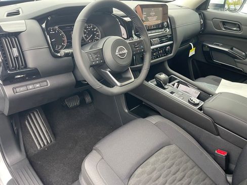 New 2025 Nissan Pathfinder SV image 6