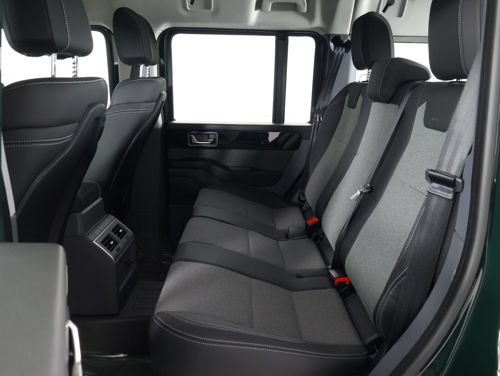 Used 2024 INEOS Grenadier Station Wagon AWD/4WD image 30