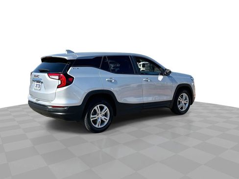 Used 2022 GMC Terrain SLE image 8