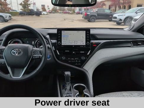 Used 2022 Toyota Camry XLE image 4