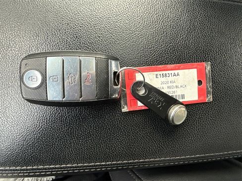 Used 2020 Kia Optima SE image 3