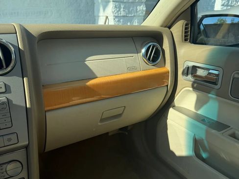 Used 2008 Lincoln MKZ FWD image 10